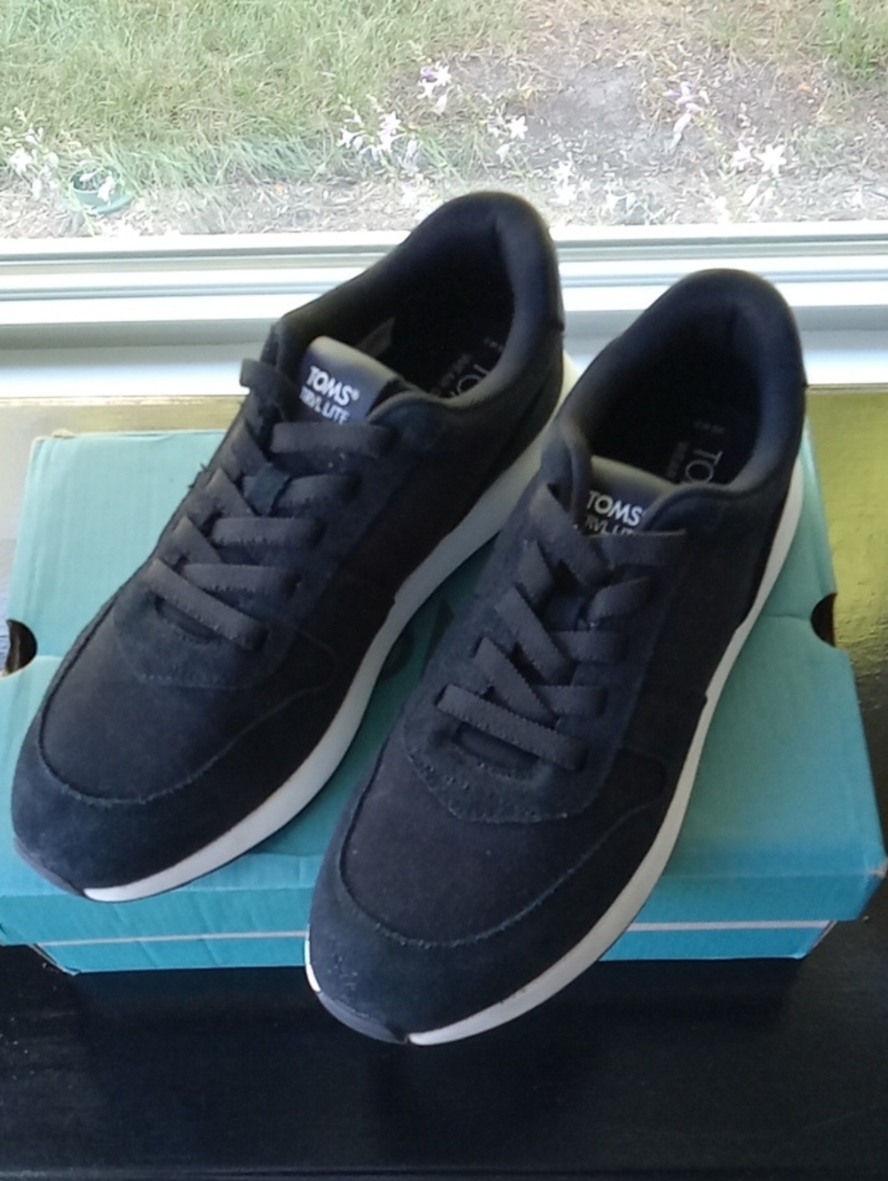 TOMS Women’s Sneakers-NEW